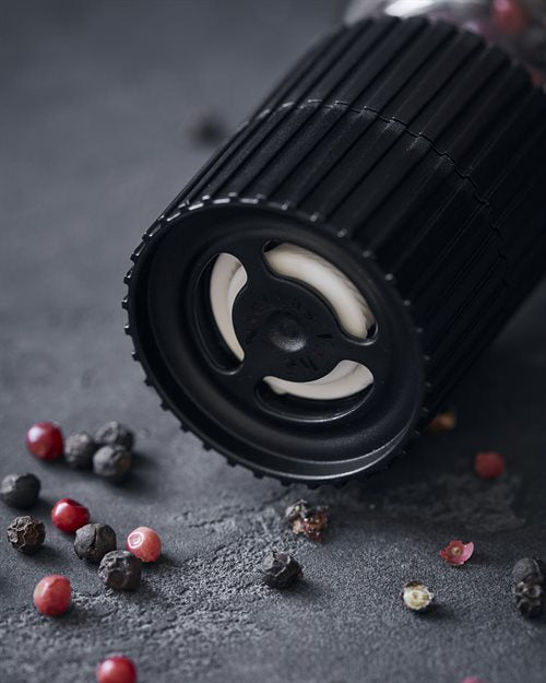 Nicolas Vahé - Pepper, Mix, Black & pink