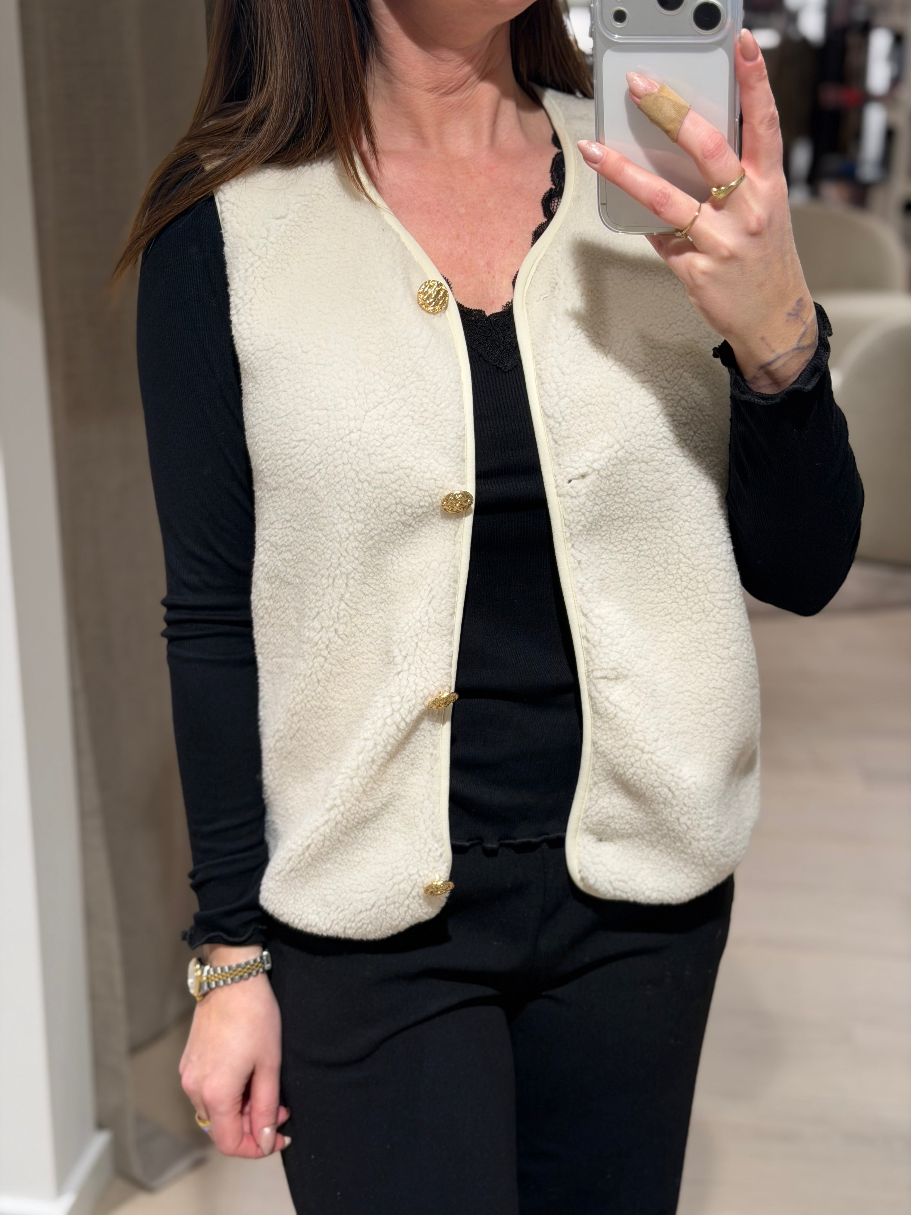 Ofelia - Billa - Vest