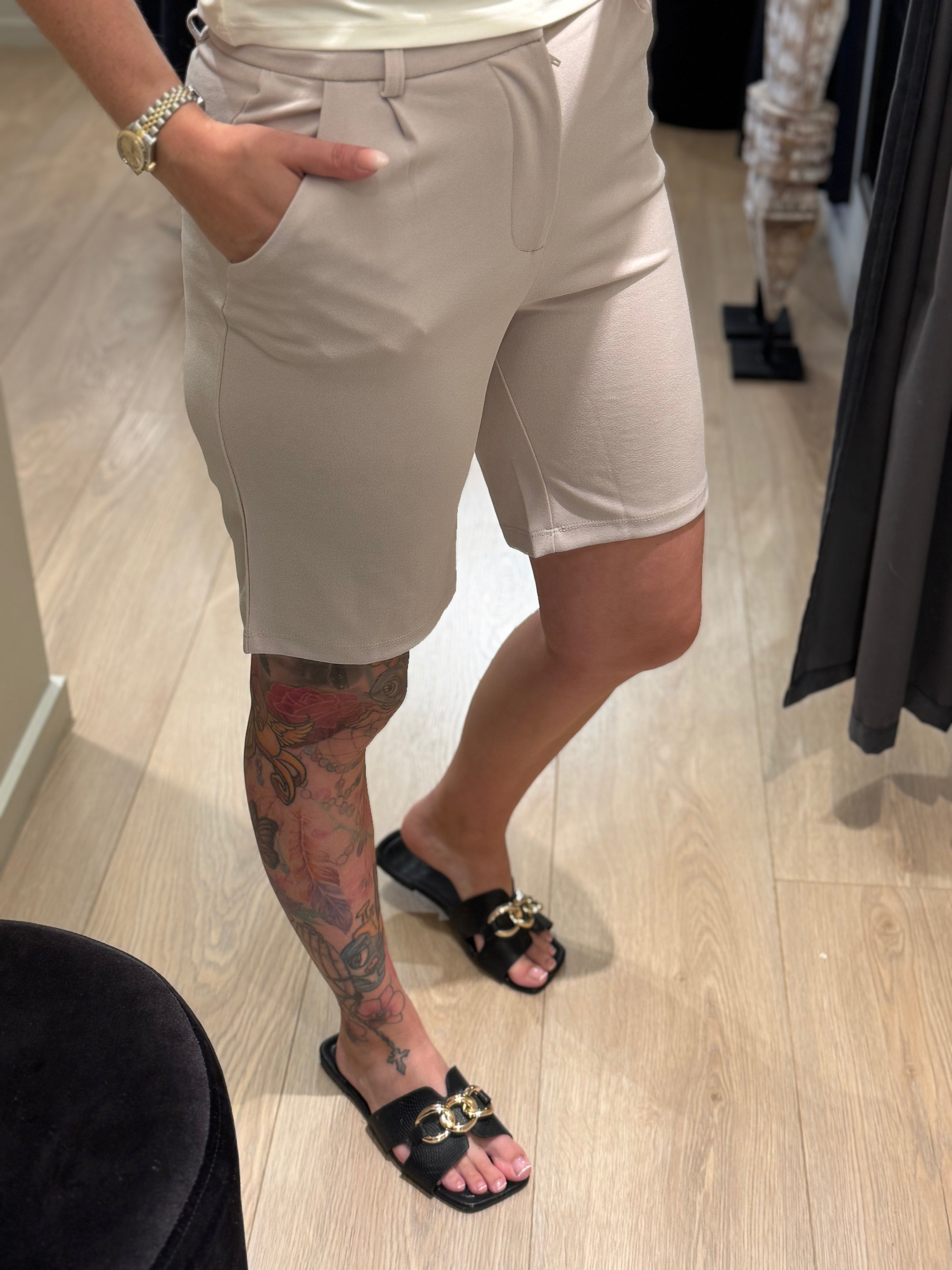 JDY - Tanja - Shorts Sand