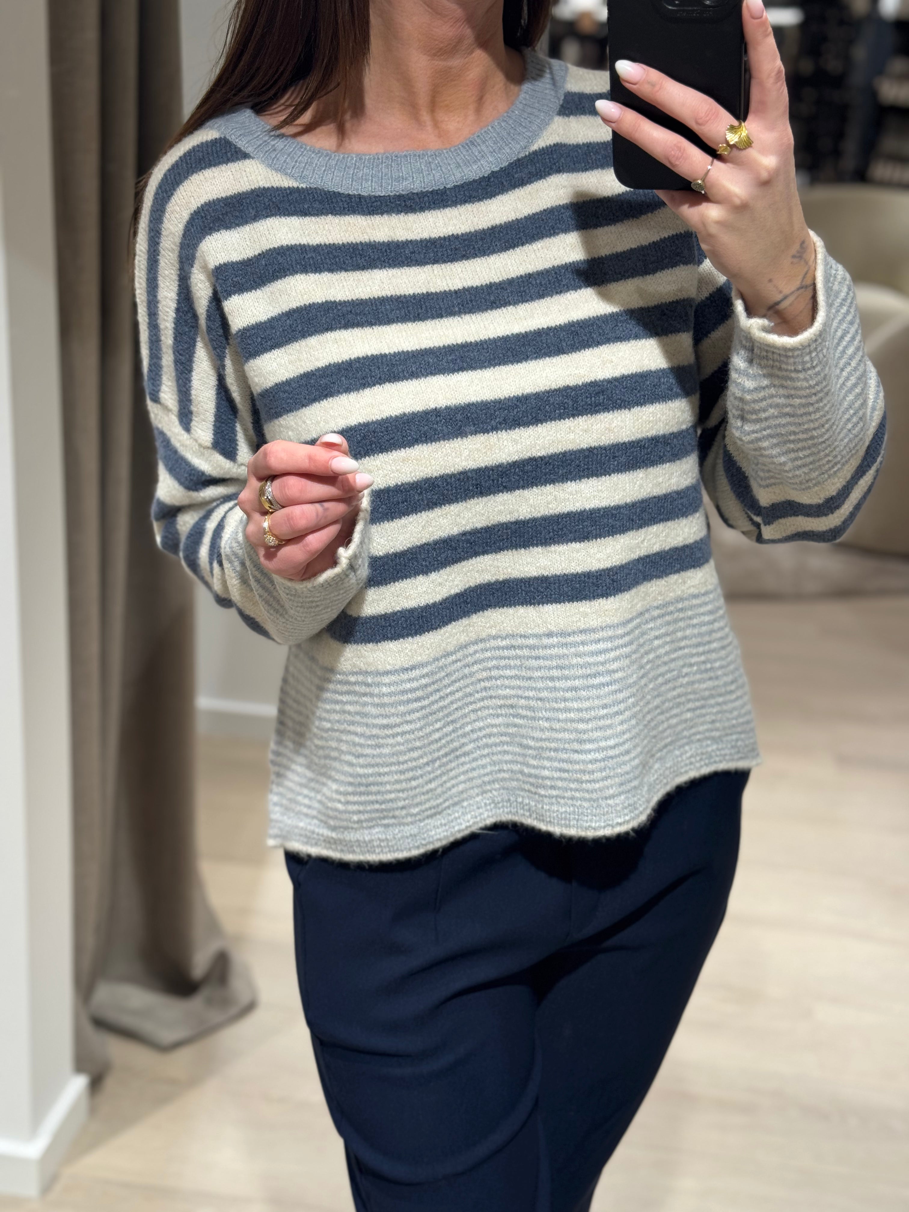 Marta - Elara - Strik