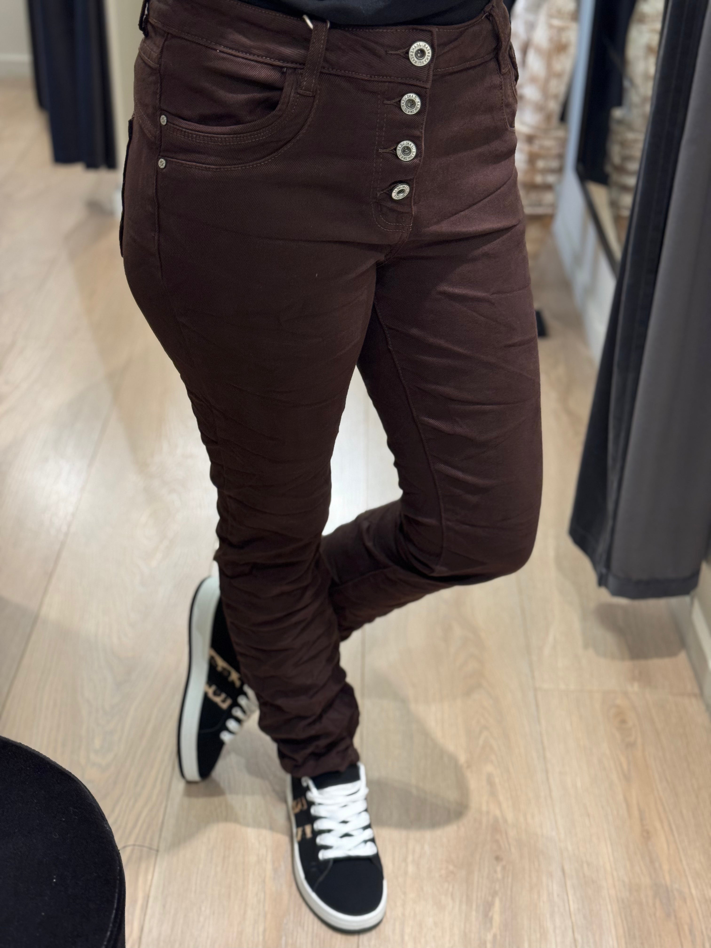 Jewelly - Jeans - Chokoladebrun - Knapper