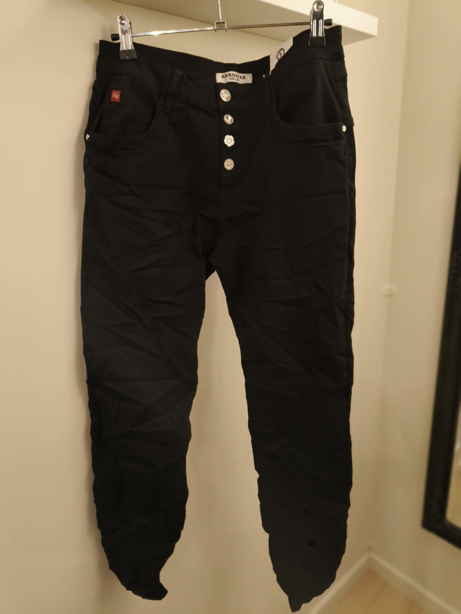 Karostar - Buks - Sort 4 Knapper