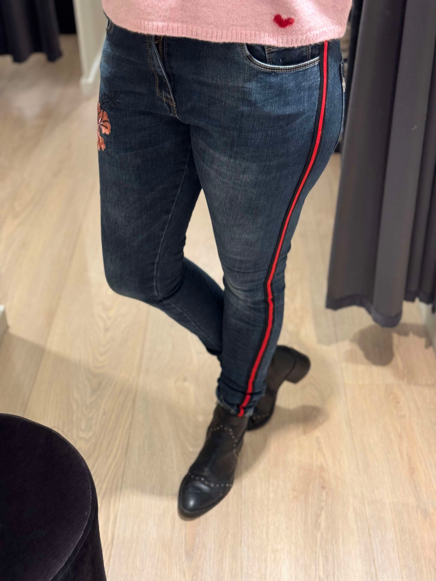 Jewelly - Cowboy m. rød stribe