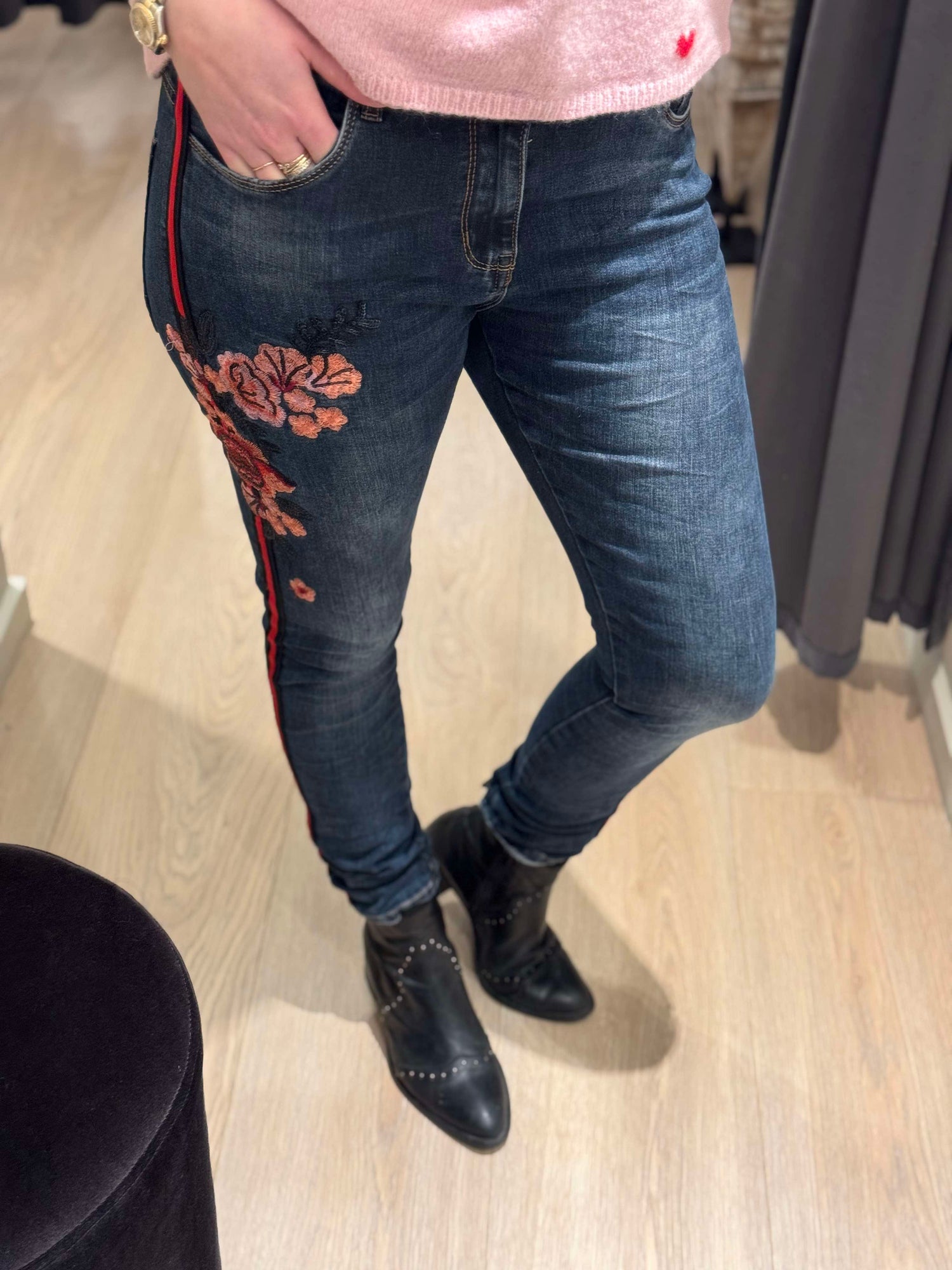 Jewelly - Cowboy m. rød stribe