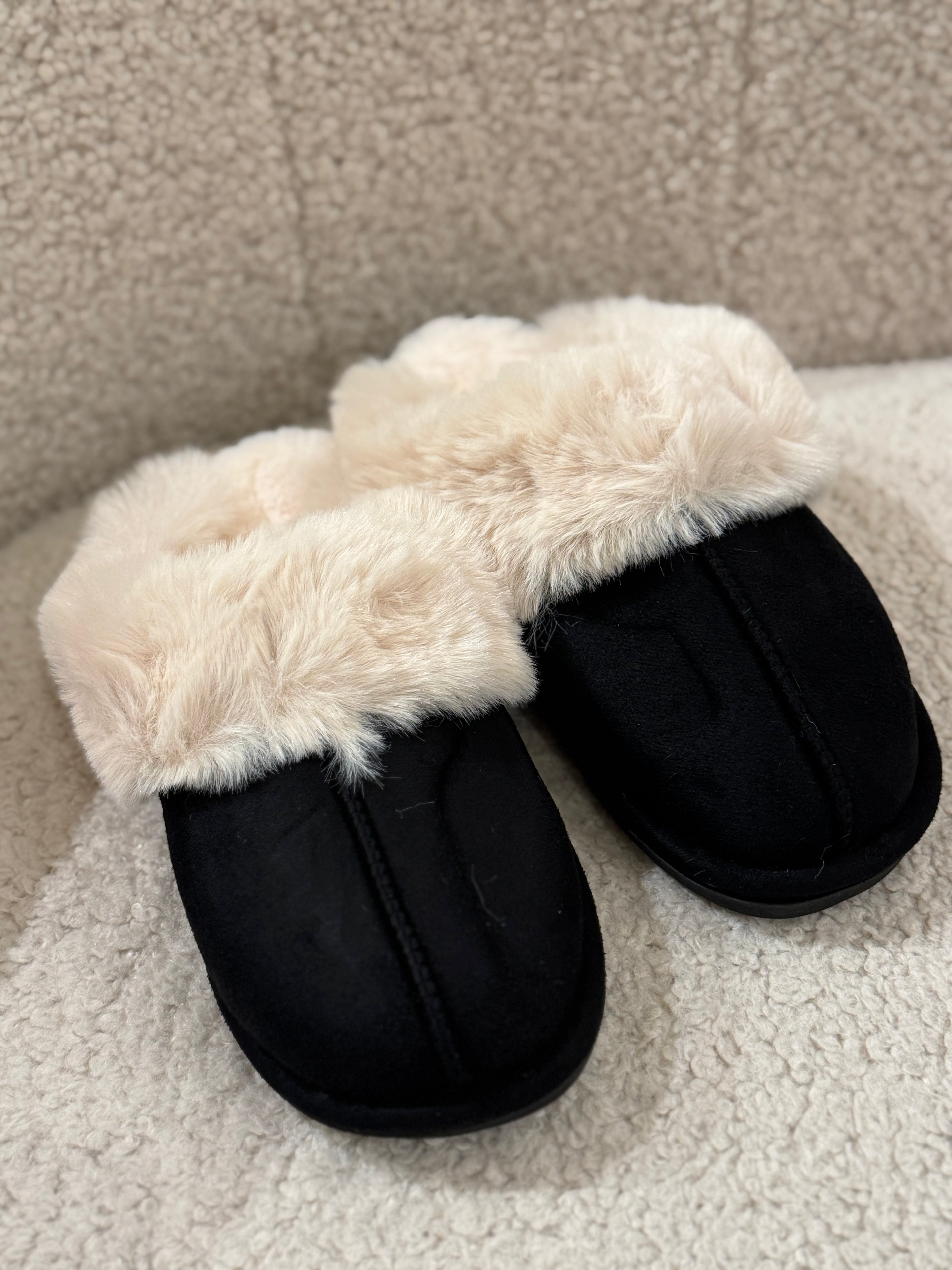 Marta - Sutsko - Sort