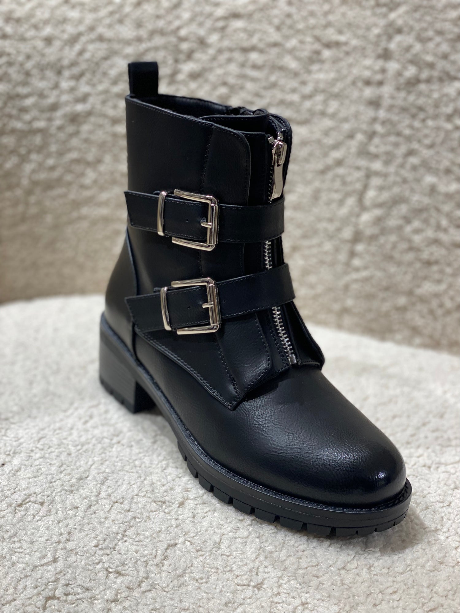 By Lagoni - Støvle m. sølv spænder - Sort