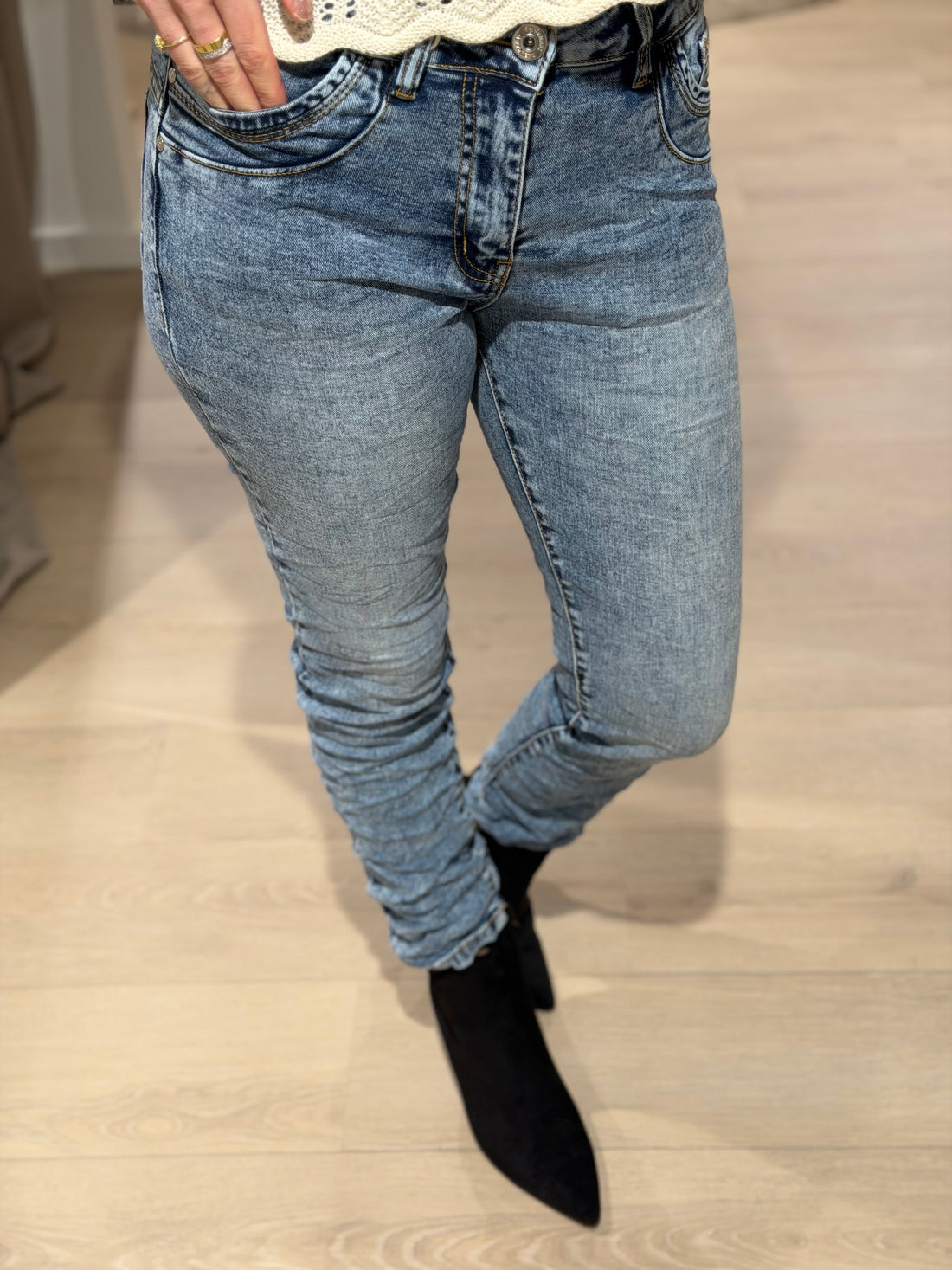Jewelly - Jeans - Lys