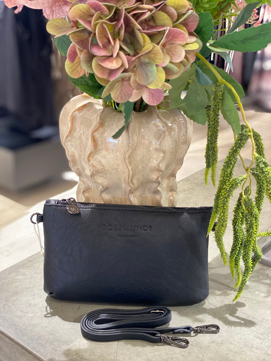 Rosemunde - Clutch lille - Sort Ox