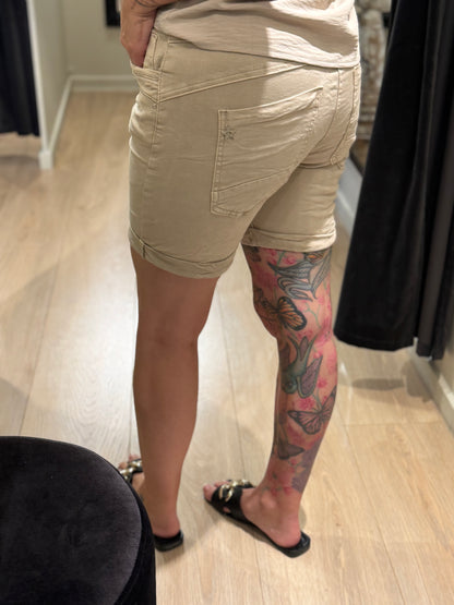 Jewelly - Shorts - Sand