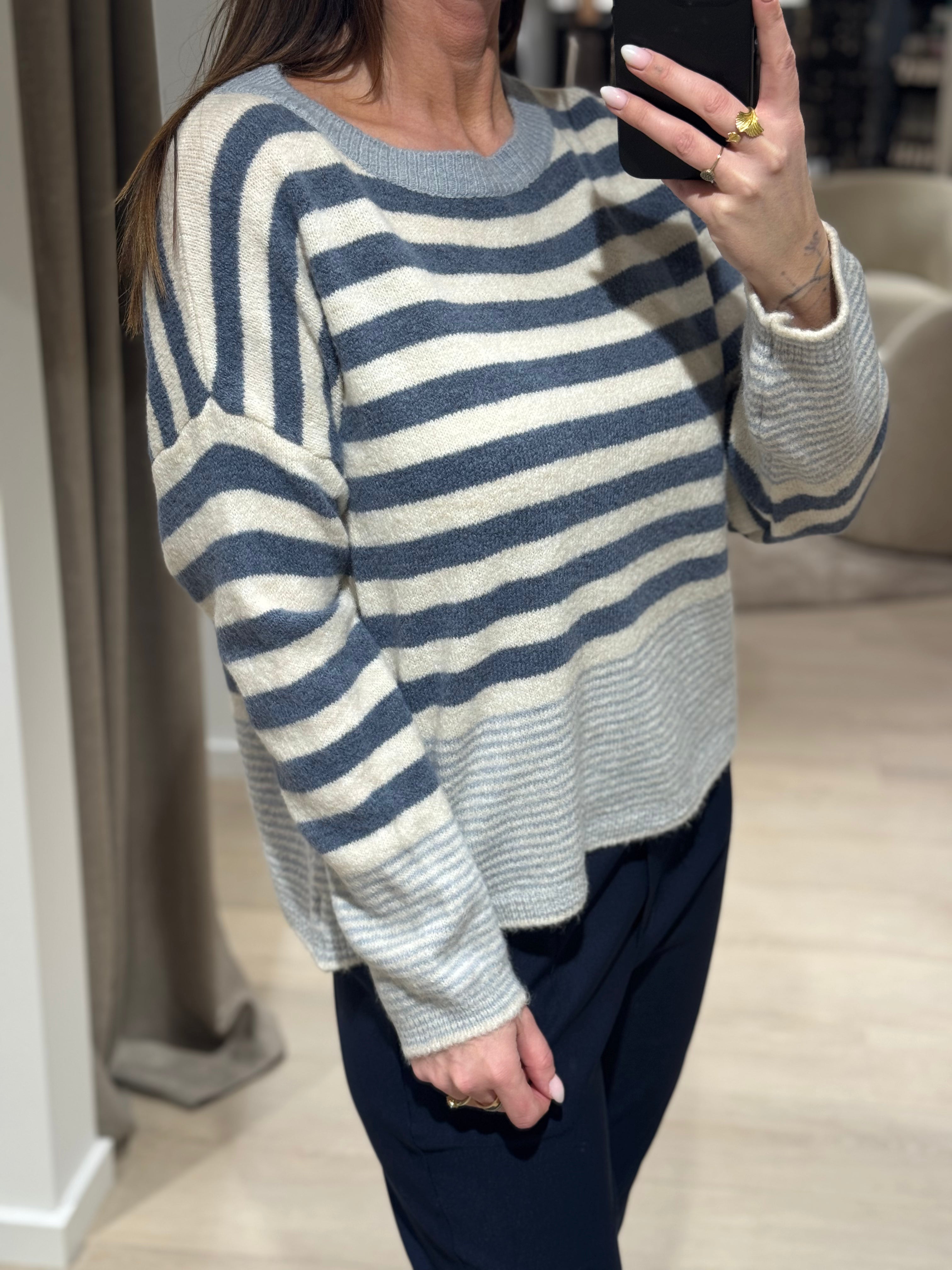 Marta - Elara - Strik