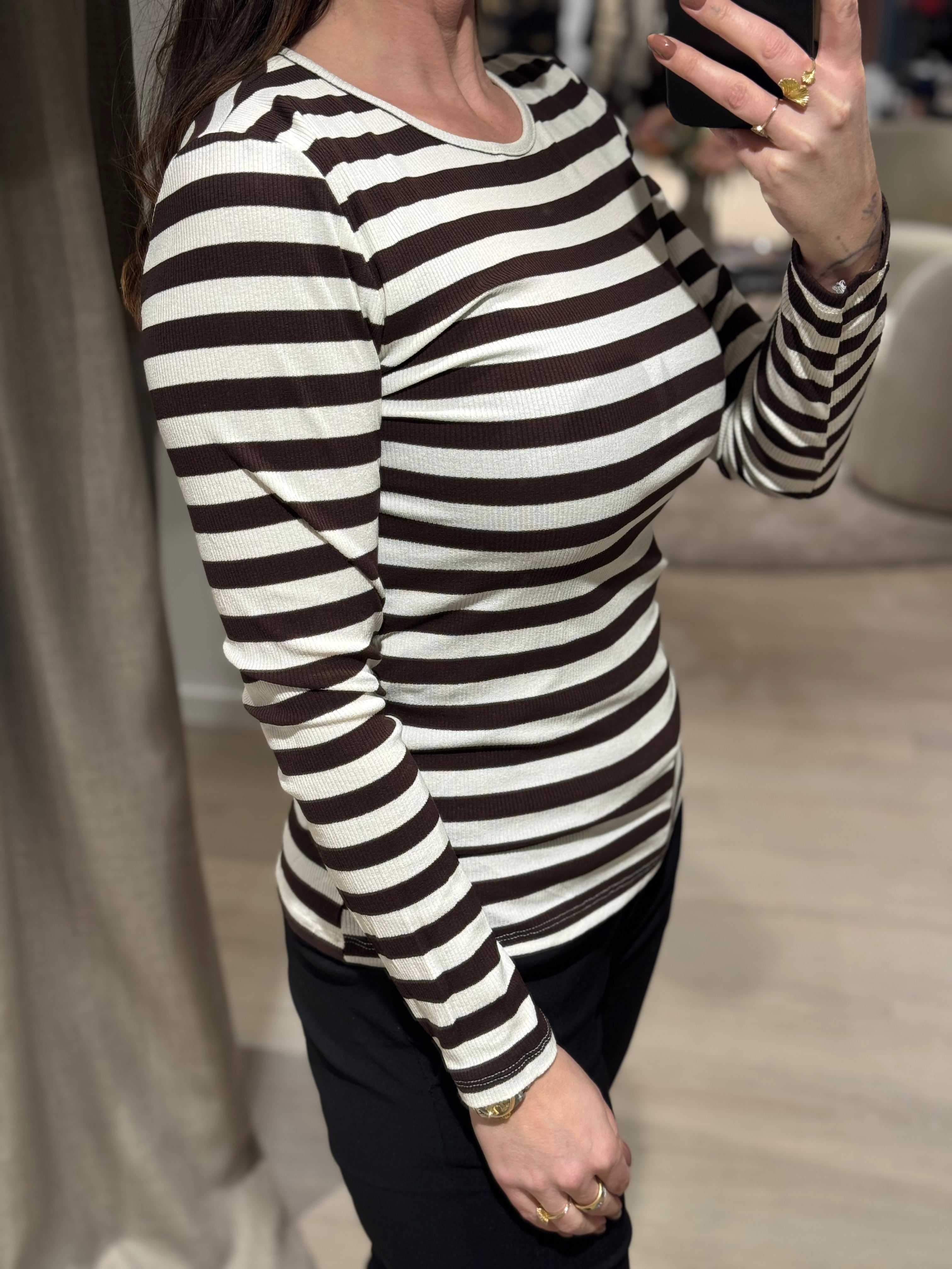 Marta - Begonia - Rib Chokolade