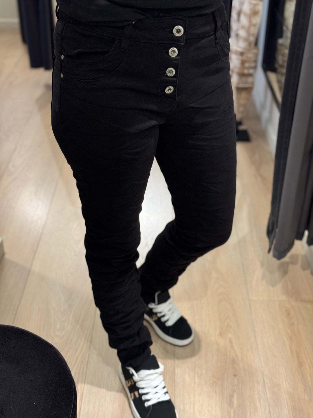 Jewelly - Jeans - Sort - Knapper