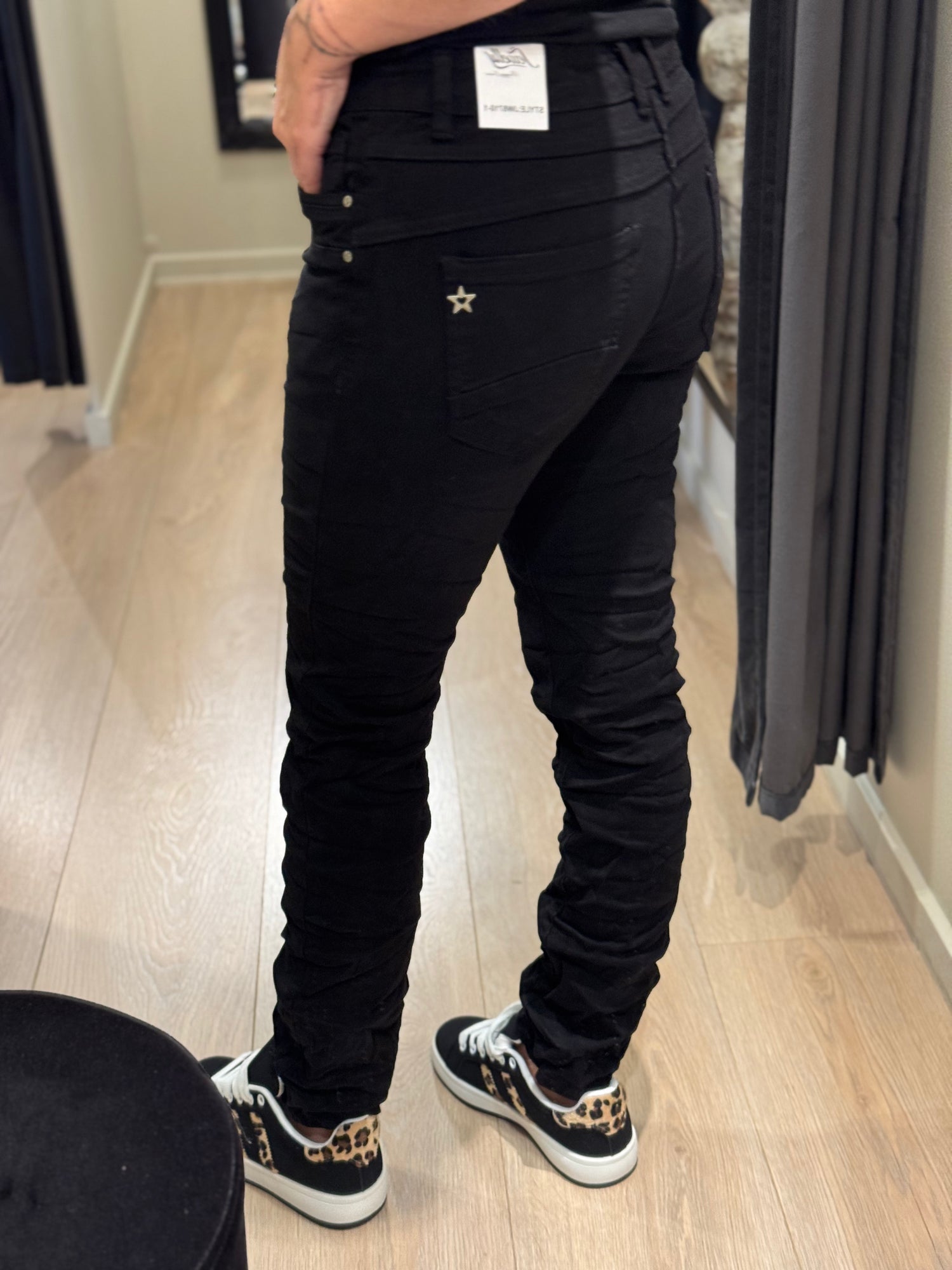 Jewelly - Jeans - Sort M. Knap
