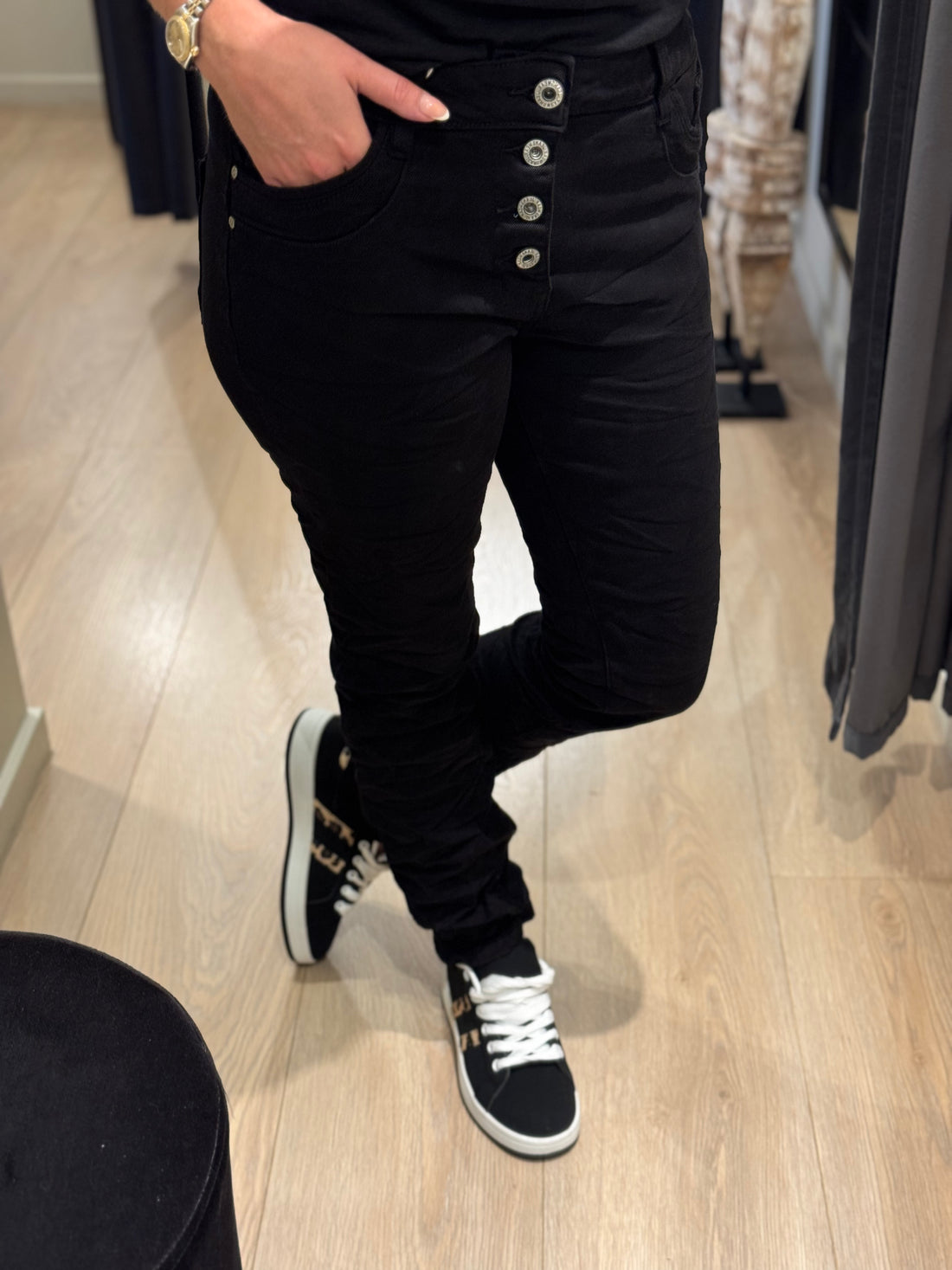 Jewelly - Jeans - Sort - Knapper