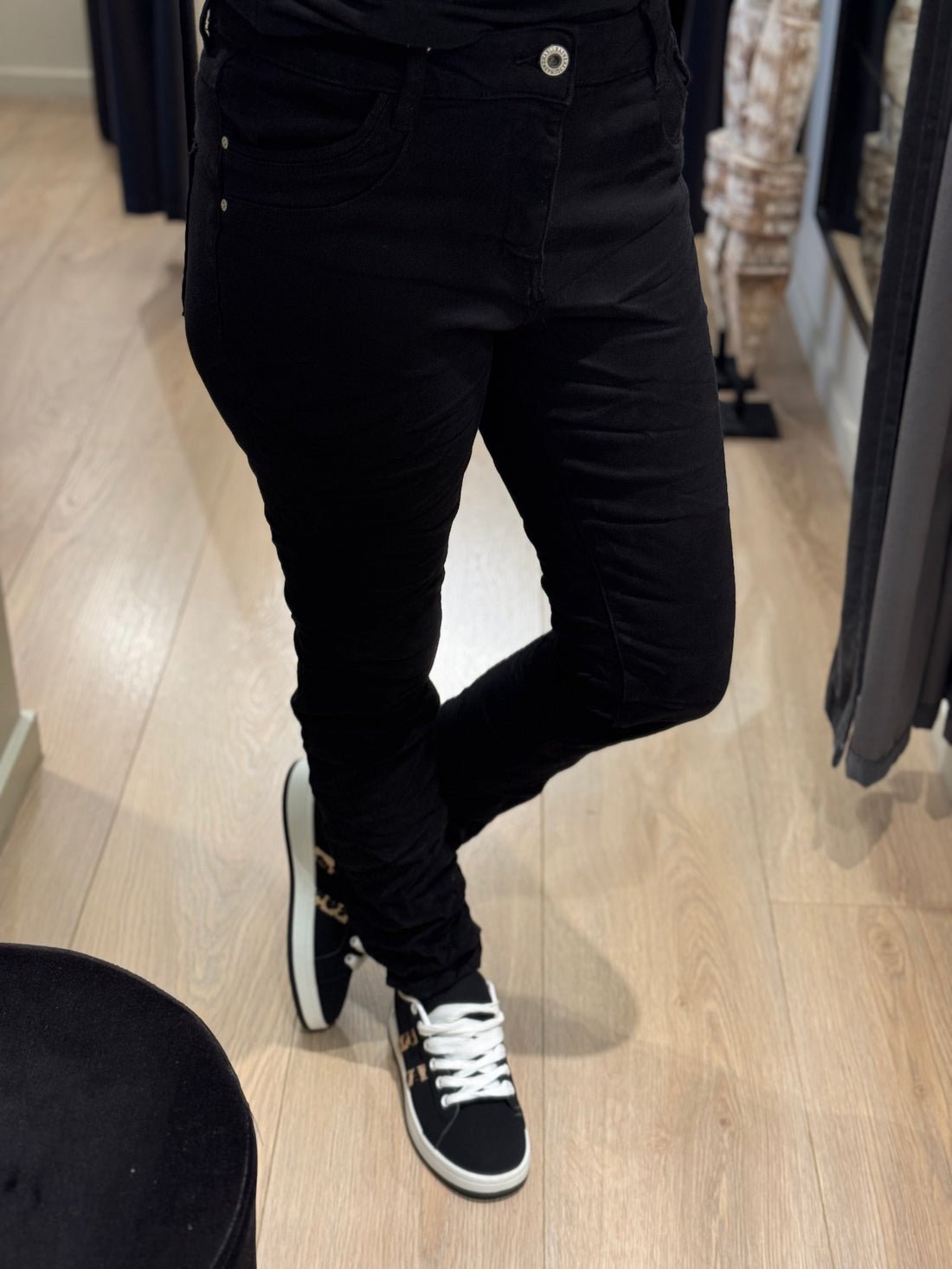 Jewelly - Jeans - Sort M. Knap