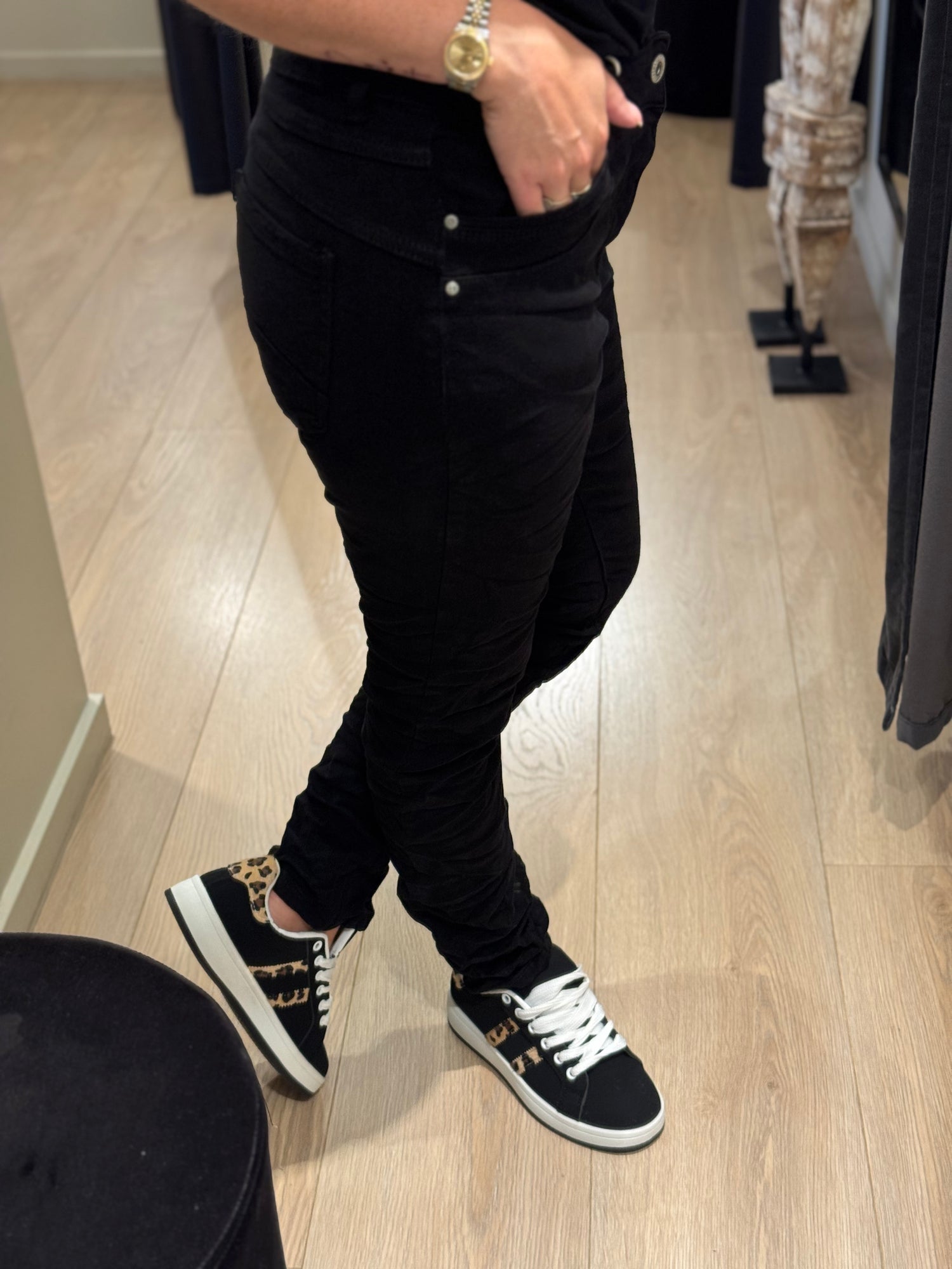 Jewelly - Jeans - Sort M. Knap