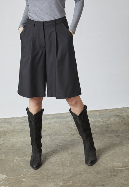 Love &amp; Divine - Love1297 - Shorts Sort